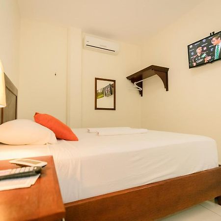 Hotel Mediterraneo Inn Santa Rosa de Lima Екстериор снимка