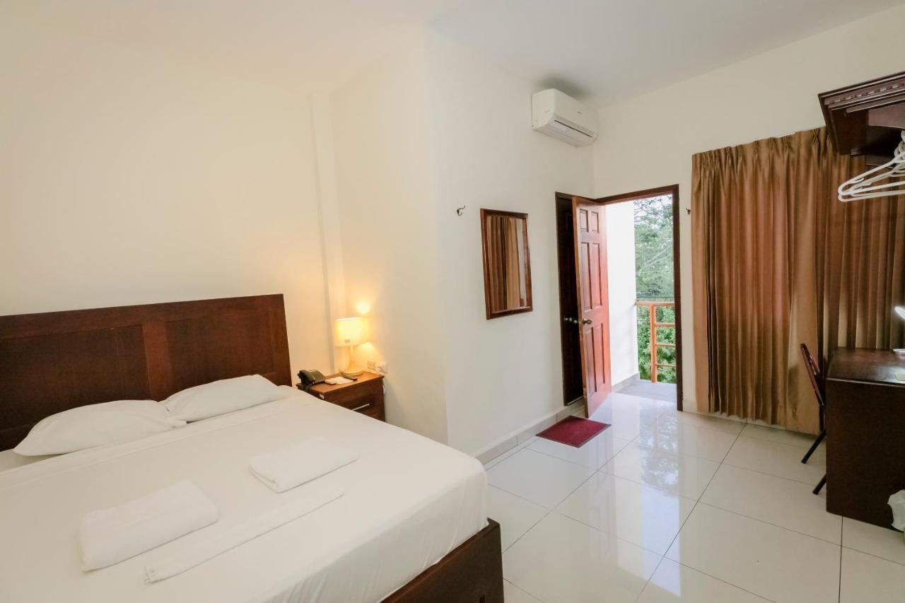 Hotel Mediterraneo Inn Santa Rosa de Lima Екстериор снимка