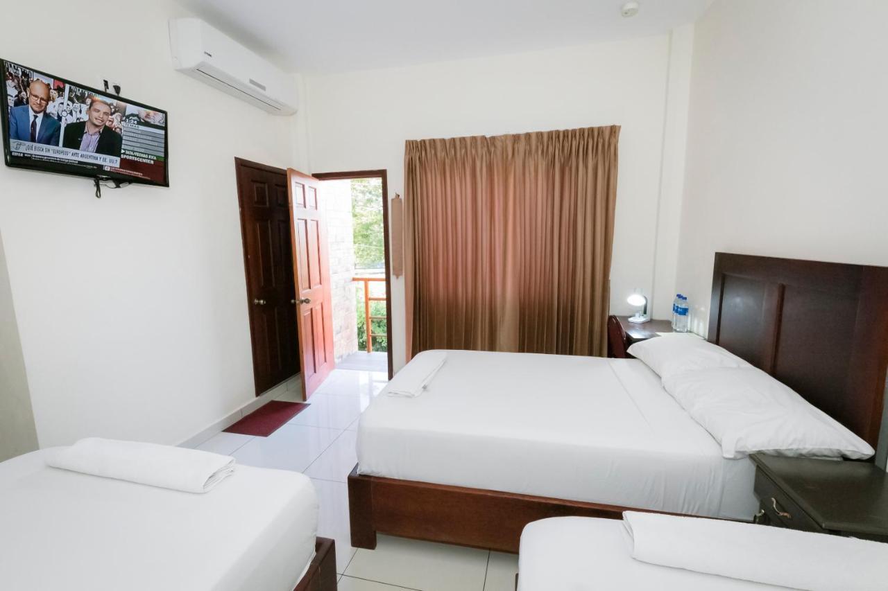 Hotel Mediterraneo Inn Santa Rosa de Lima Екстериор снимка