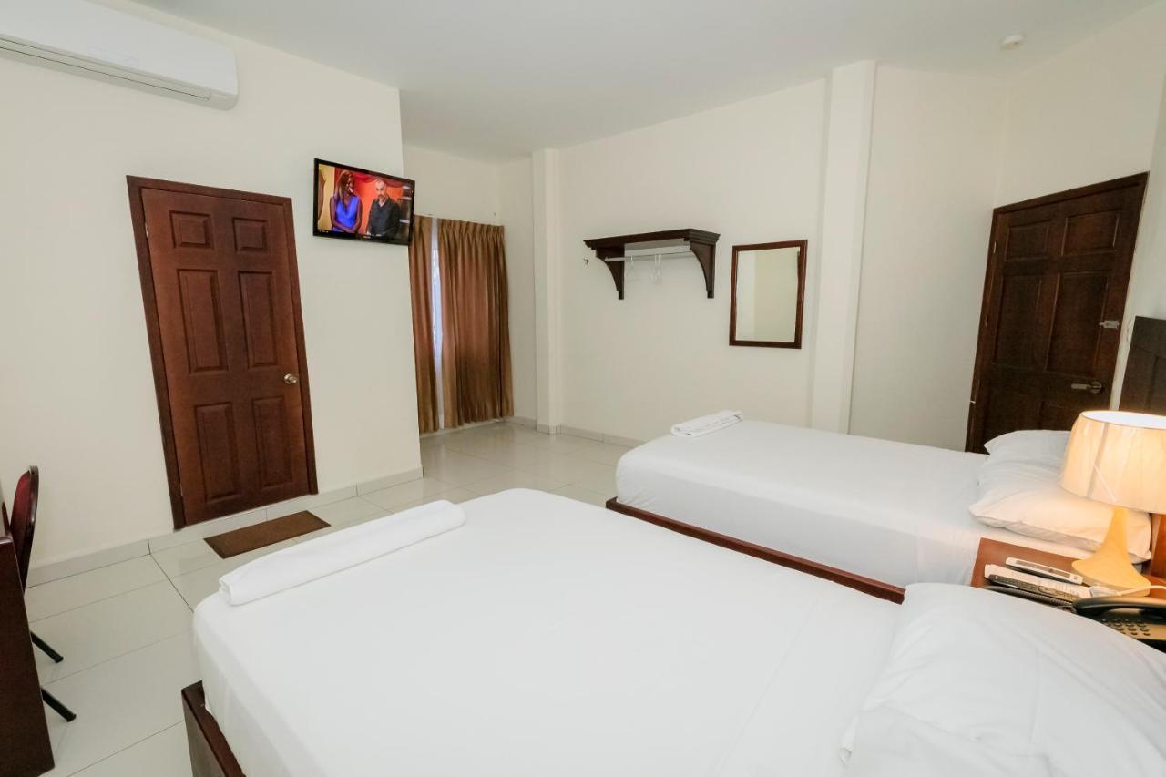 Hotel Mediterraneo Inn Santa Rosa de Lima Екстериор снимка
