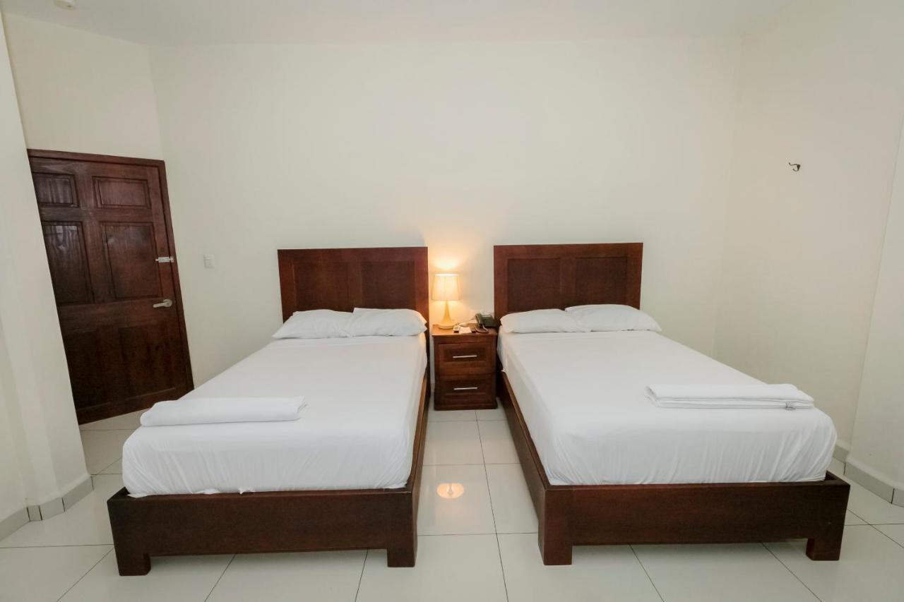 Hotel Mediterraneo Inn Santa Rosa de Lima Екстериор снимка