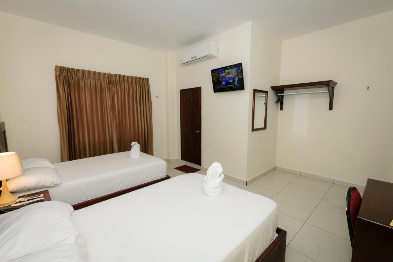 Hotel Mediterraneo Inn Santa Rosa de Lima Екстериор снимка