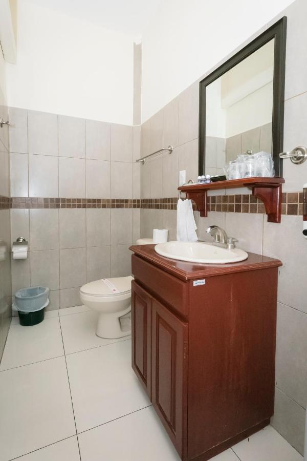 Hotel Mediterraneo Inn Santa Rosa de Lima Екстериор снимка