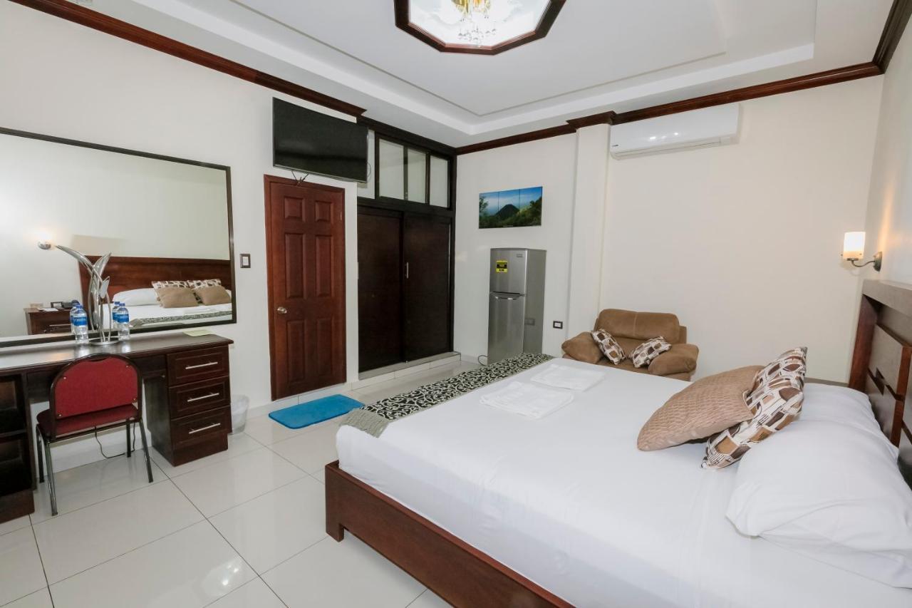 Hotel Mediterraneo Inn Santa Rosa de Lima Екстериор снимка