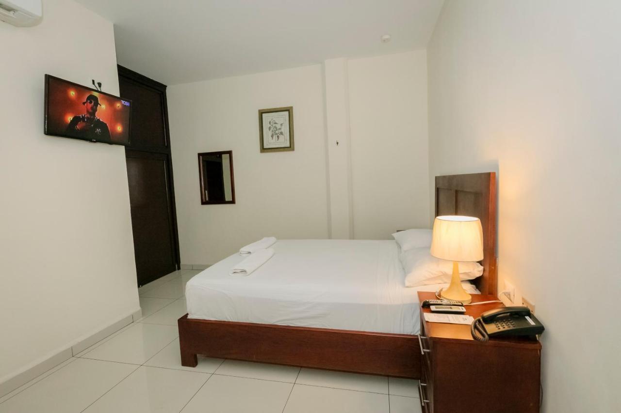 Hotel Mediterraneo Inn Santa Rosa de Lima Екстериор снимка