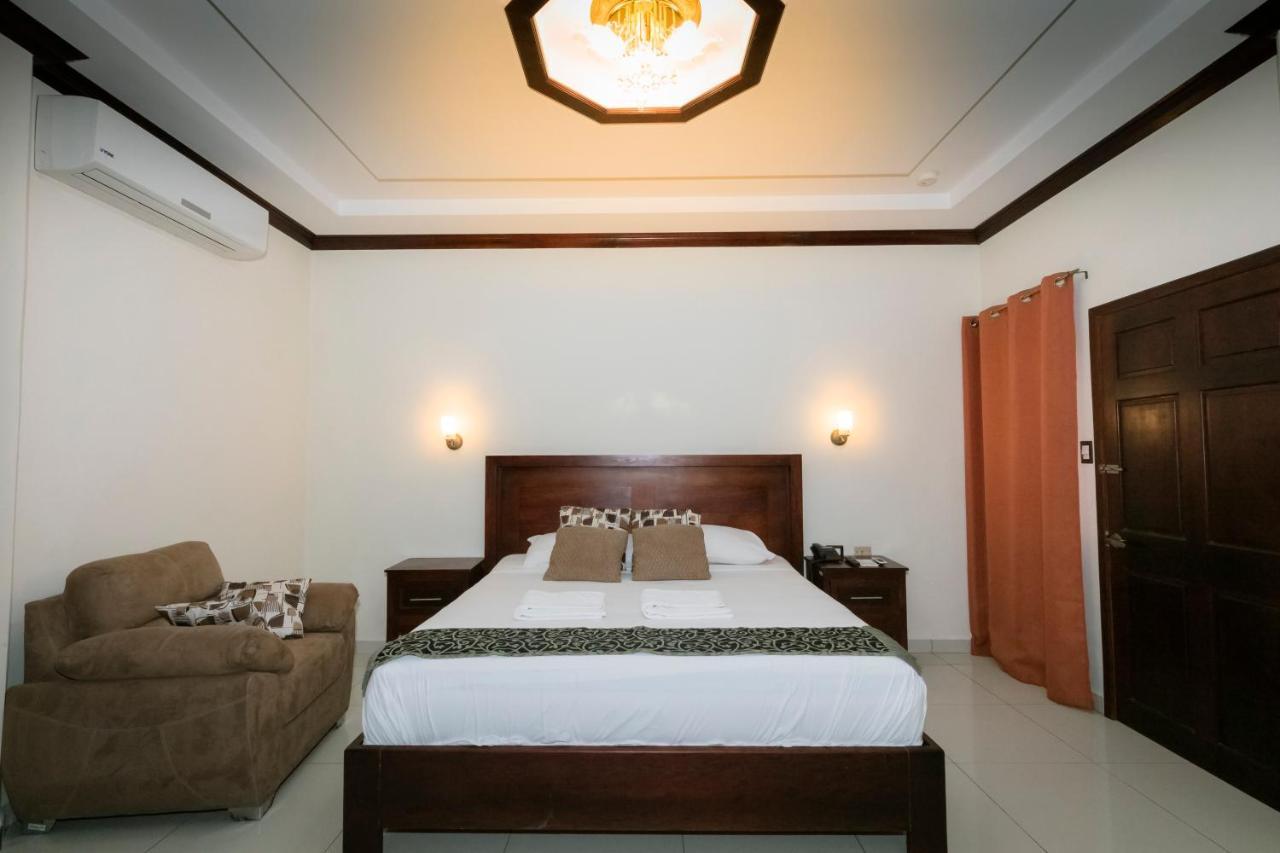Hotel Mediterraneo Inn Santa Rosa de Lima Екстериор снимка