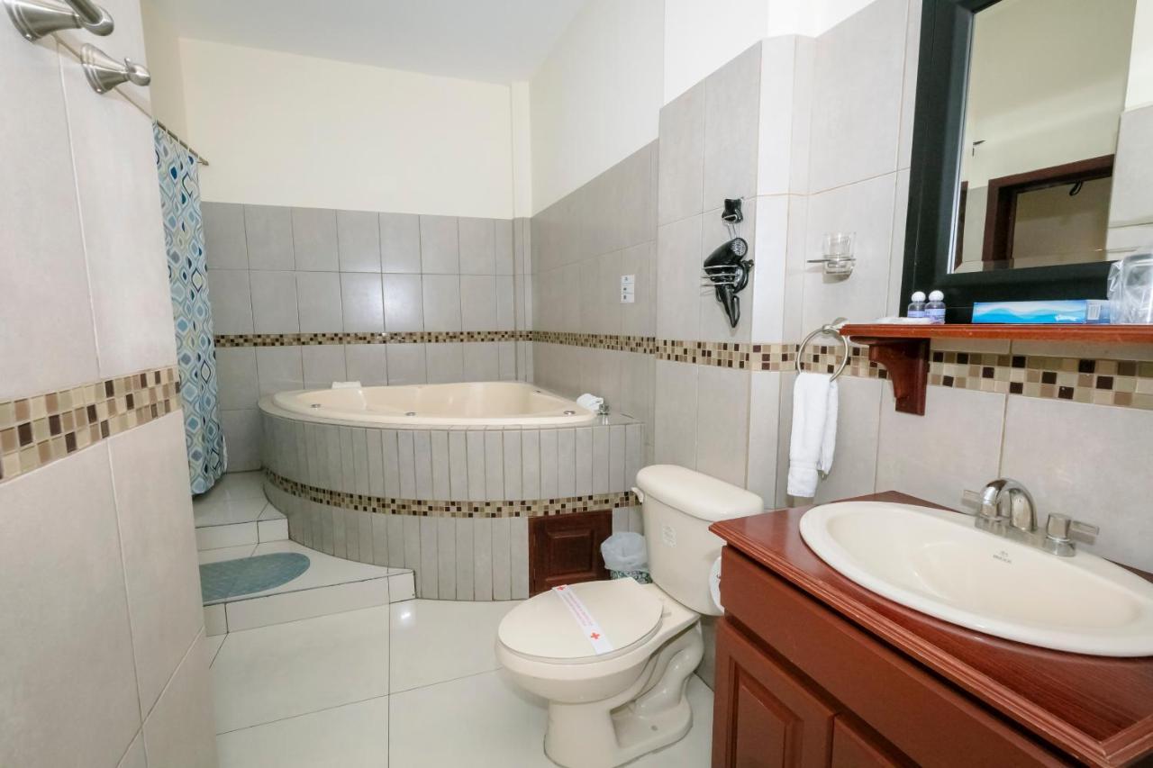 Hotel Mediterraneo Inn Santa Rosa de Lima Екстериор снимка