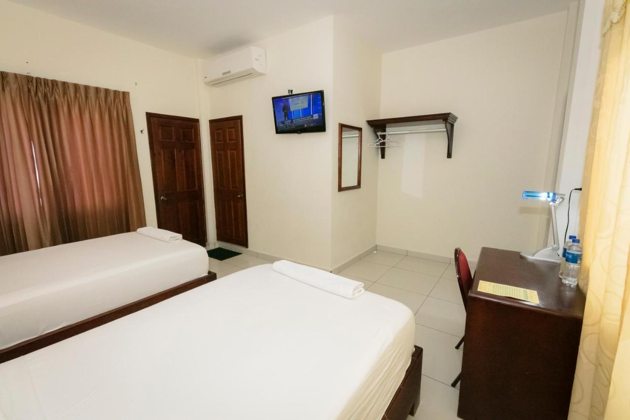 Hotel Mediterraneo Inn Santa Rosa de Lima Екстериор снимка