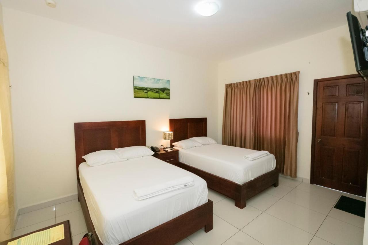 Hotel Mediterraneo Inn Santa Rosa de Lima Екстериор снимка